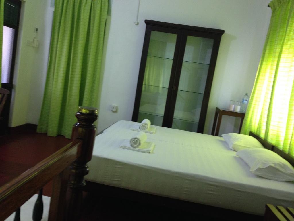 Hamilton House Hotel Negombo Ruang foto
