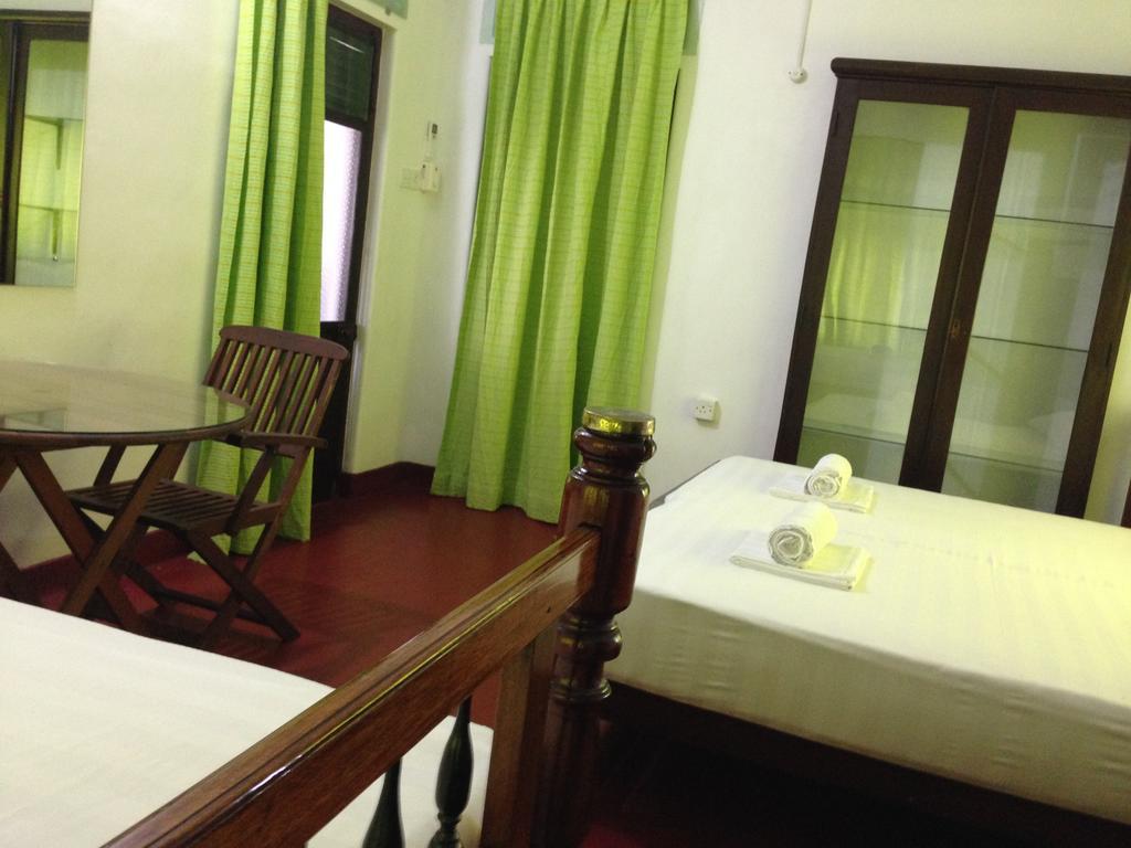 Hamilton House Hotel Negombo Ruang foto