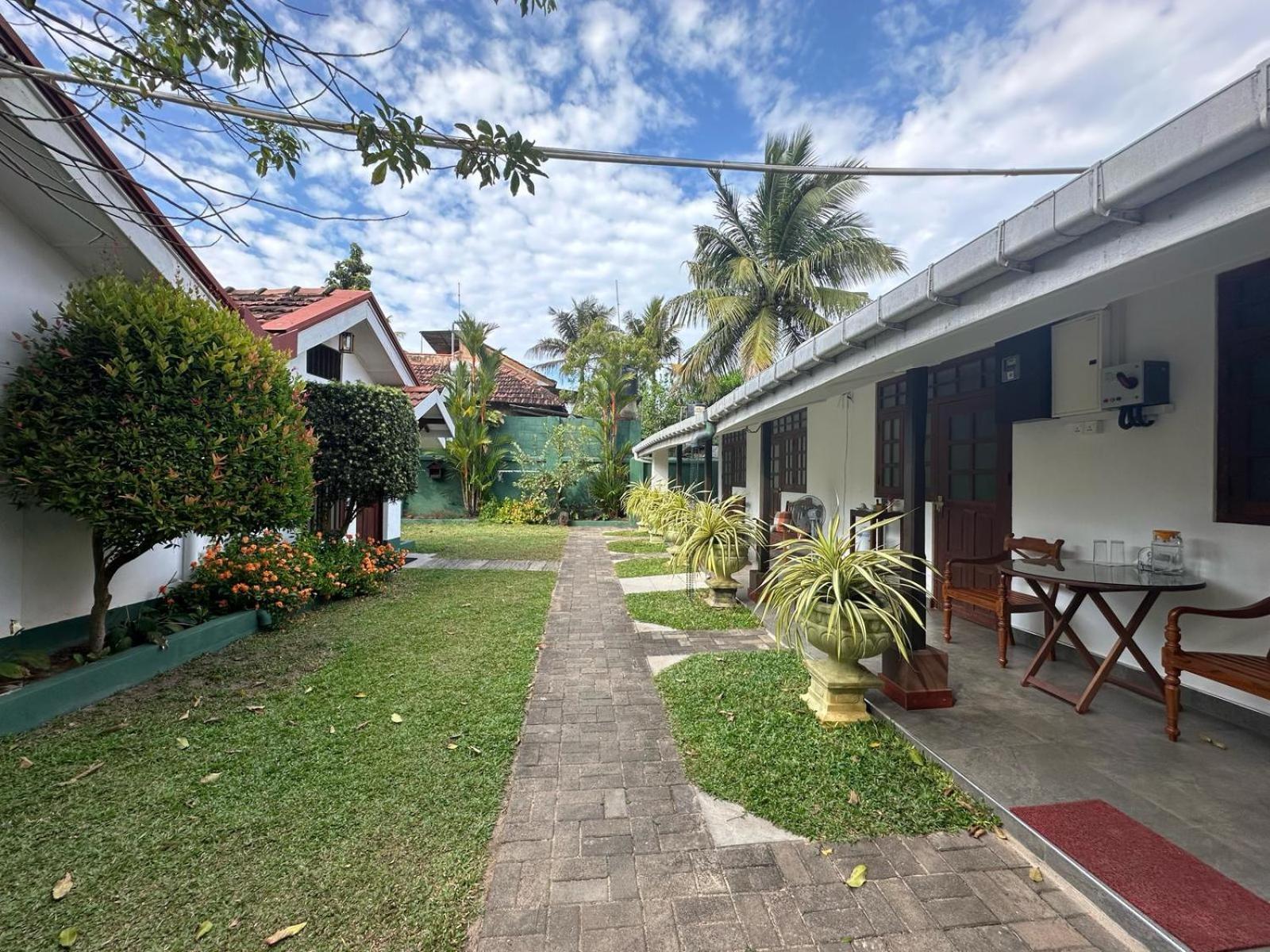 Hamilton House Hotel Negombo Bagian luar foto