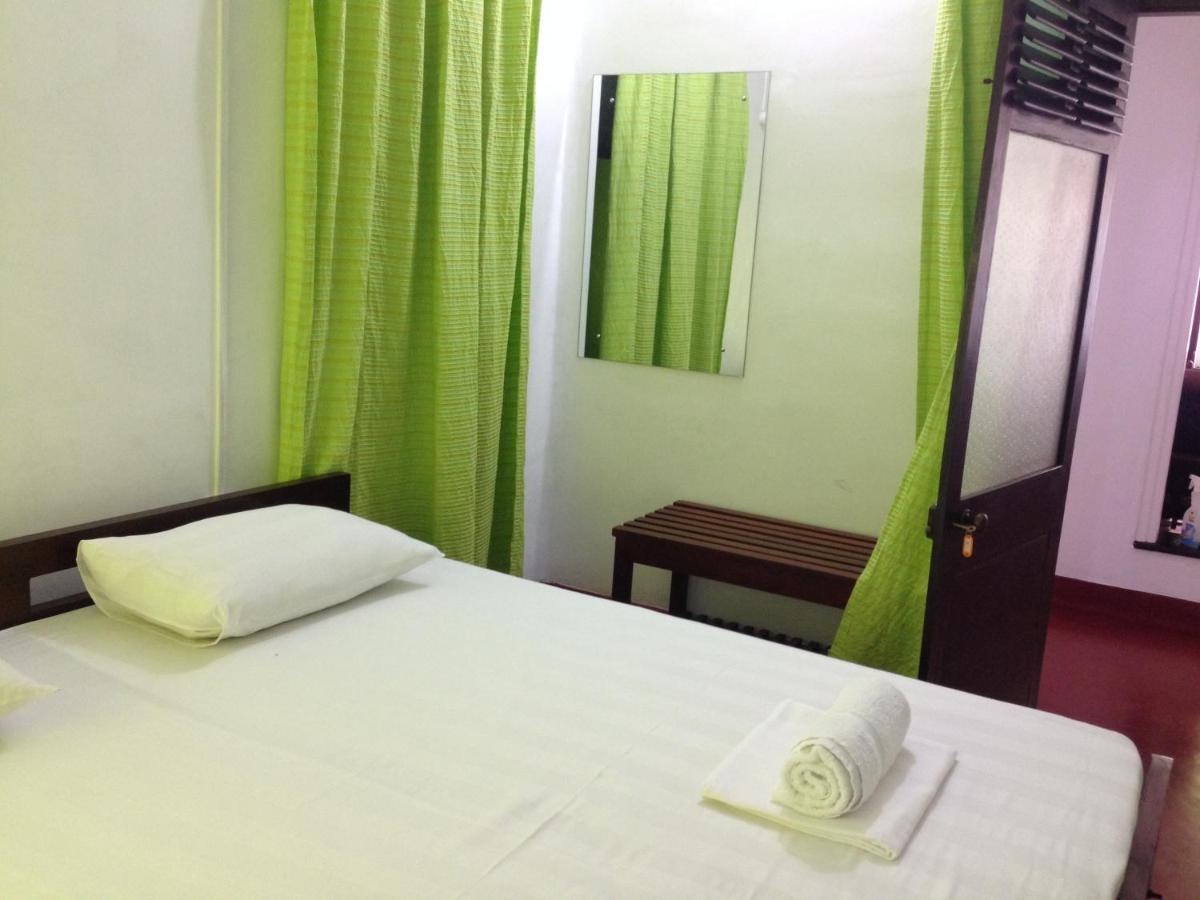Hamilton House Hotel Negombo Bagian luar foto